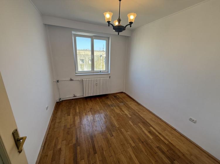 Apartament cu 4 camere decomandat în Ultracentral