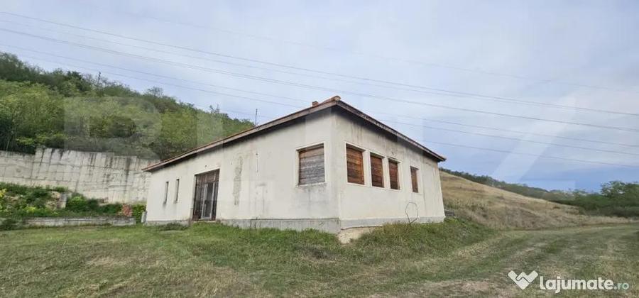Casă cu 7 camere cu Canalizare în Șoimuș