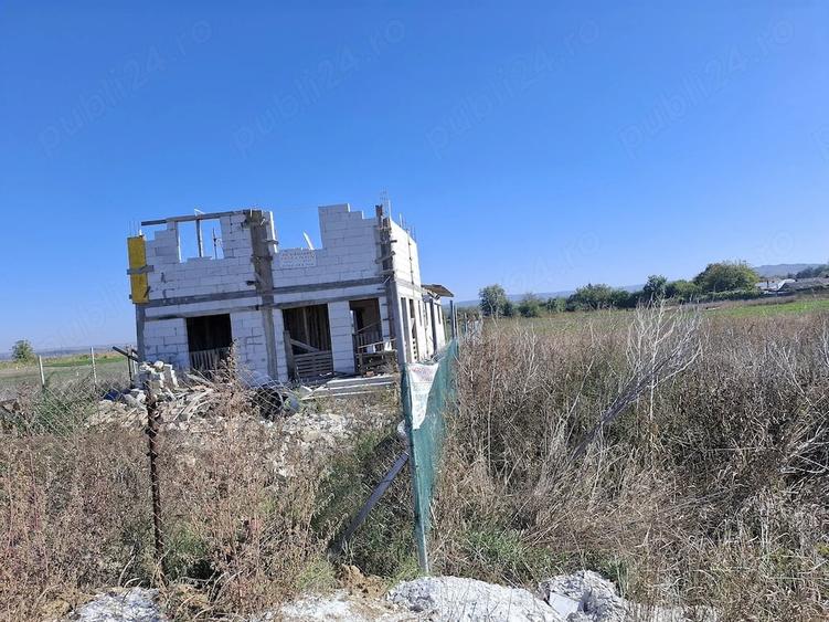 Casă cu 3 camere cu Teren 403 Mp în Roman