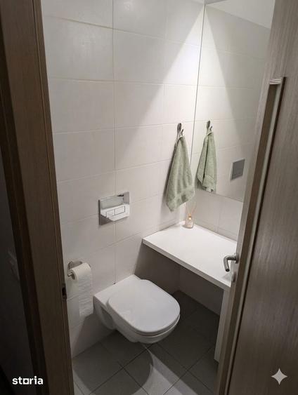 Apartament cu 3 camere, mobilat în Tei