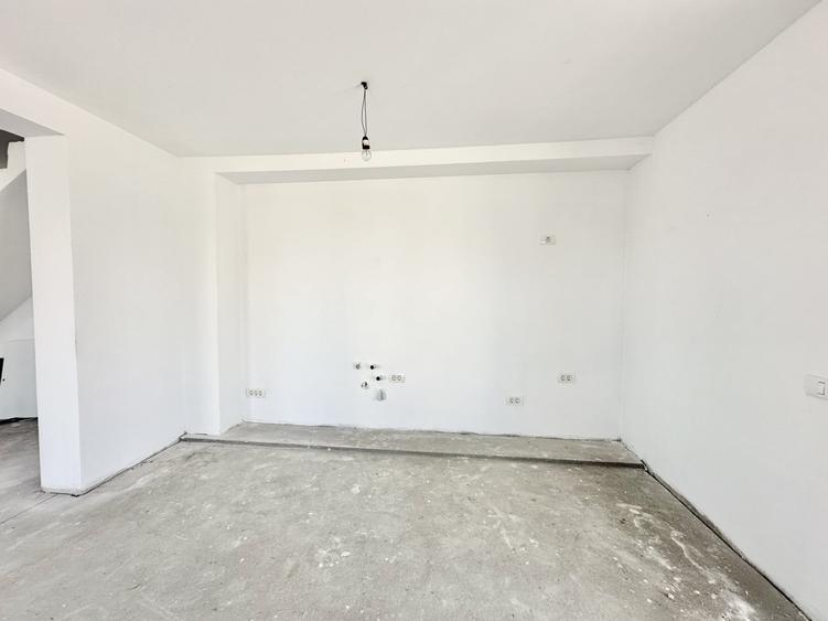 Duplex cu 4 camere cu Canalizare în Bazoșu Nou