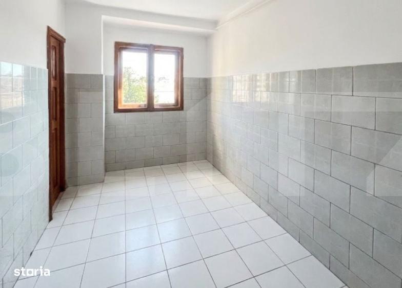 Apartament cu 3 camere decomandat în Cotu