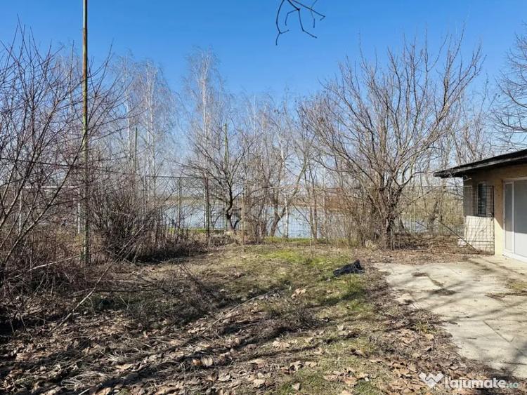 Casă cu 1 camere cu Teren 2500 Mp în Roșu