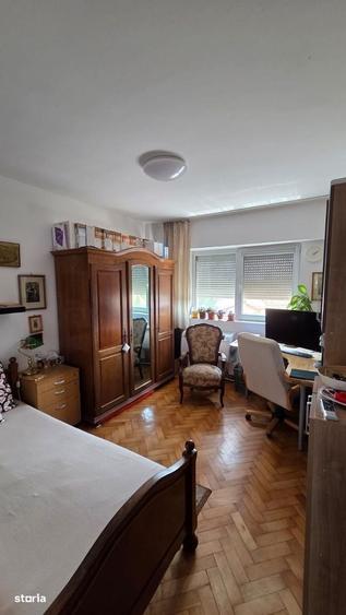 Apartament cu 4 camere decomandat în Soarelui