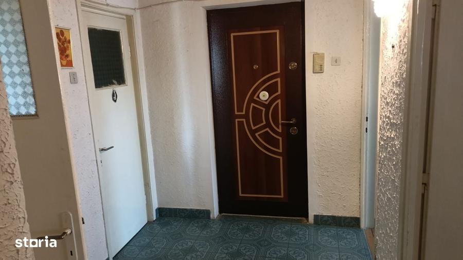 Apartament cu 4 camere decomandat, mobilat în Central