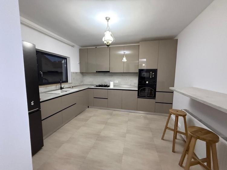 Casă cu 3 camere cu Teren 200 Mp în Central