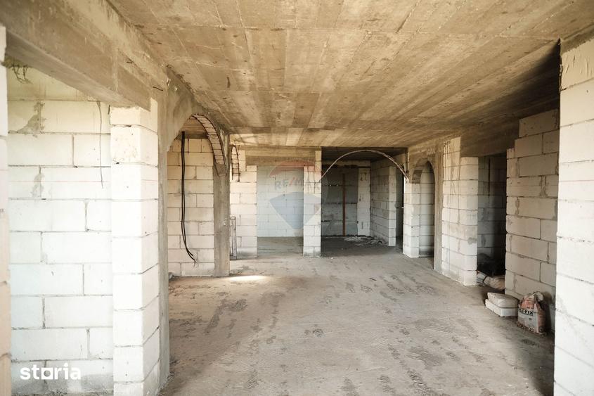 Casă cu 9 camere cu Teren 1674 Mp în Frătăuții Vechi