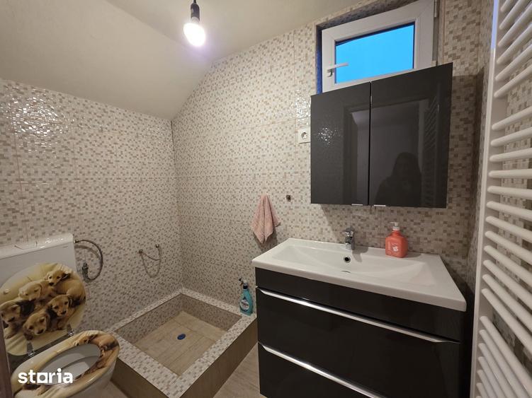 Casă cu 4 camere cu Teren 1600 Mp în Hărău