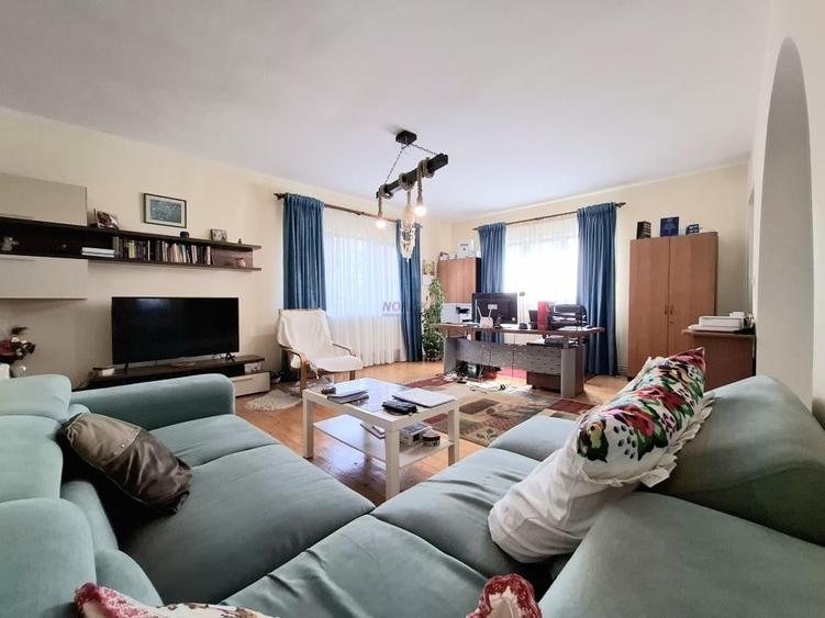 Casă cu 7 camere cu Teren 959 Mp în Central