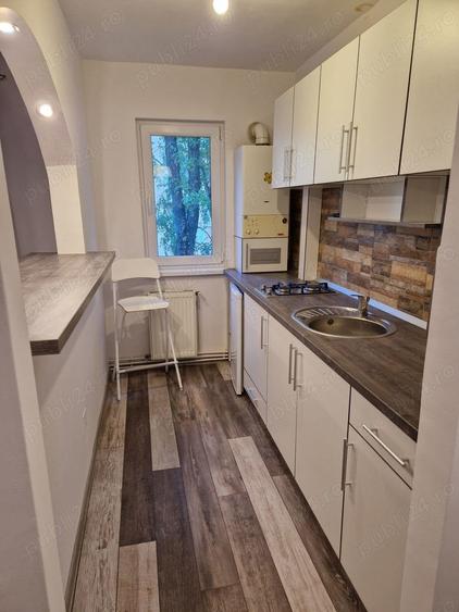 Apartament cu 3 camere semidecomandat în Simeria