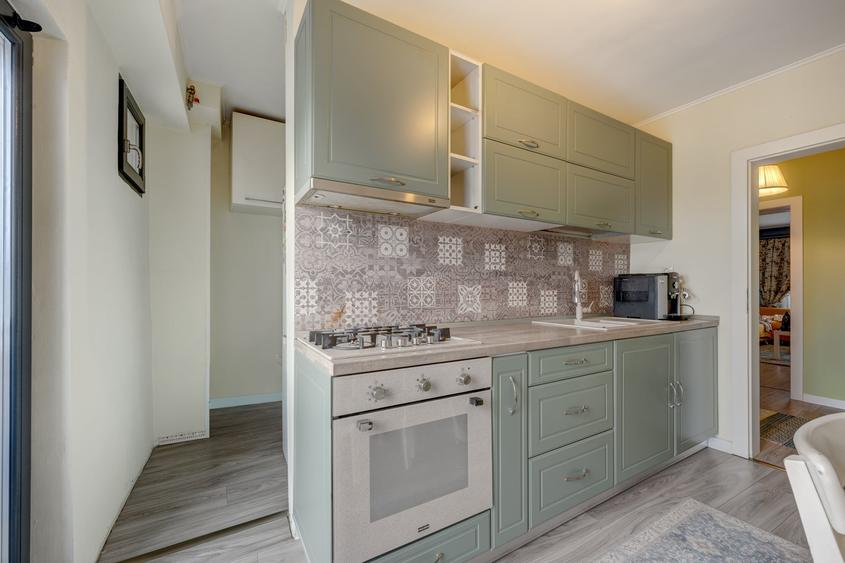 Apartament cu 3 camere decomandat, mobilat în P-ța Alba Iulia