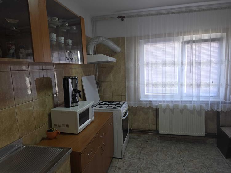 Apartament cu 3 camere decomandat în Găvana