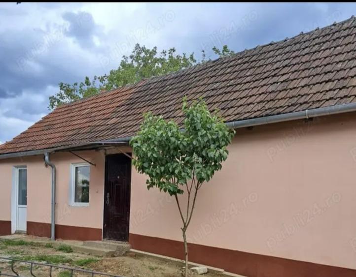 Casă cu 2 camere decomandat cu Teren 952 Mp în Centura