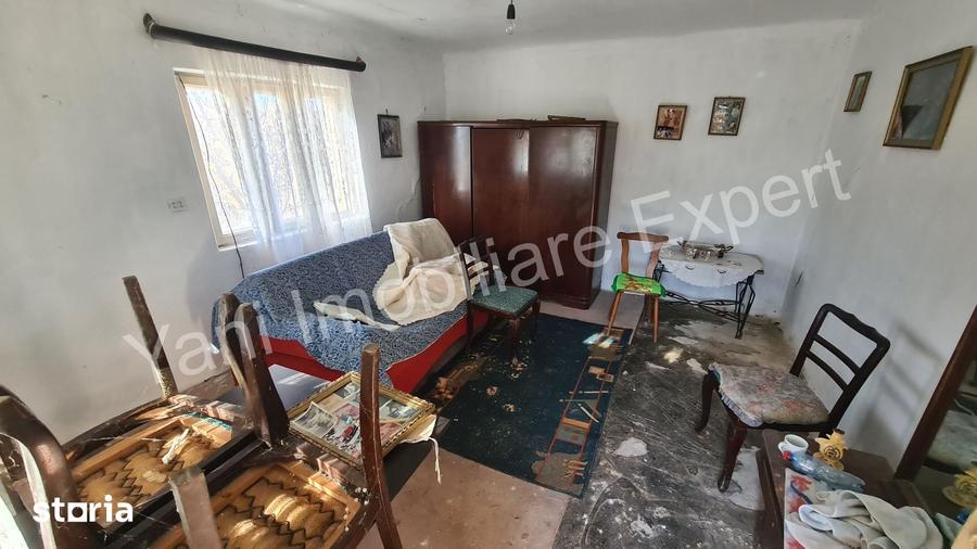 Casă cu 2 camere cu Teren 3500 Mp în Merișani