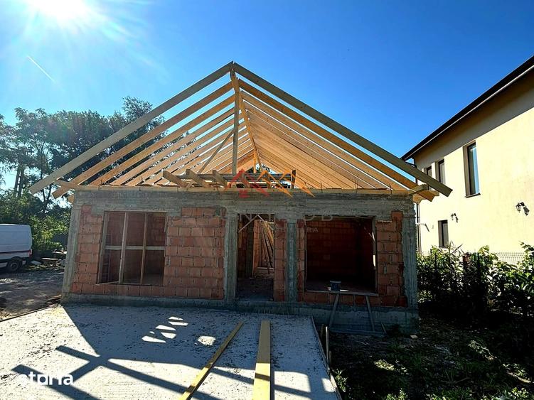 Casă cu 4 camere cu Teren 1242 Mp în Cornu