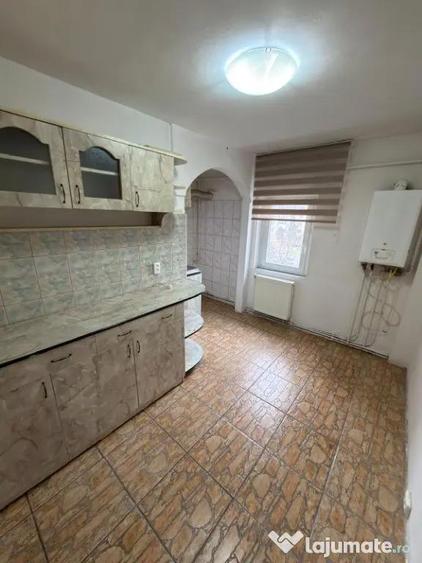 Apartament cu 3 camere decomandat în Balta Albă