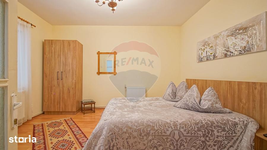 Casă cu 8 camere cu Teren 485 Mp în Central