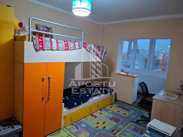 Apartament cu 4 camere decomandat, mobilat în Confecții