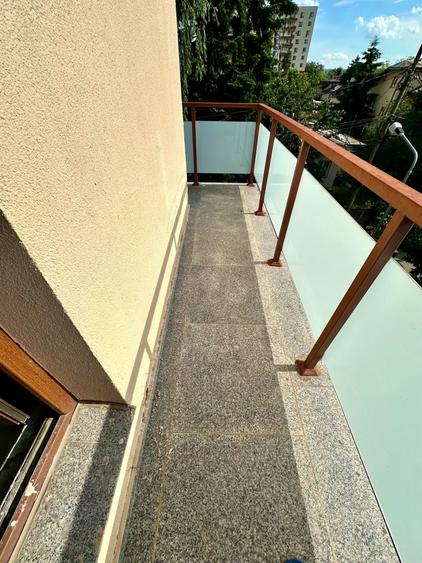 Apartament cu 3 camere decomandat în Aviației