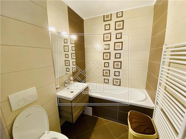 Apartament cu 3 camere decomandat în Exterior Sud