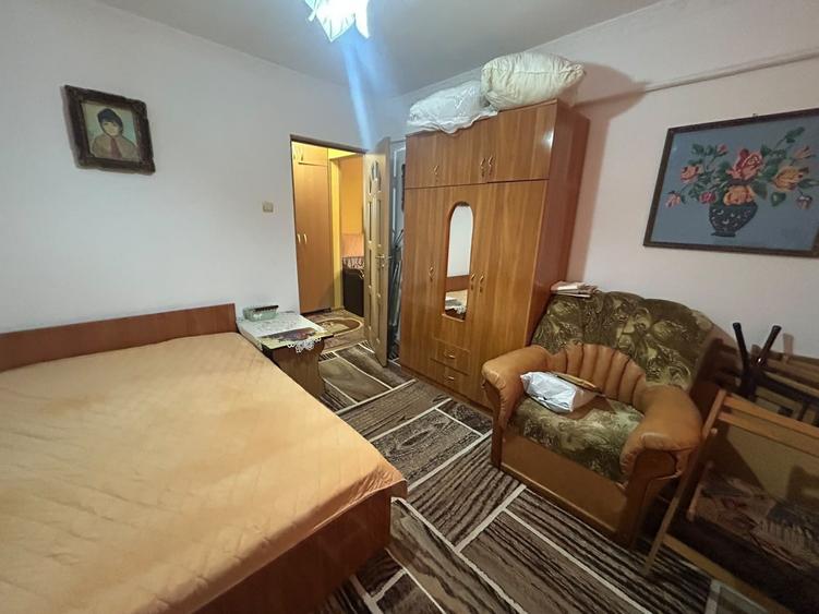 Apartament cu 2 camere semidecomandat, mobilat în Calea Galați