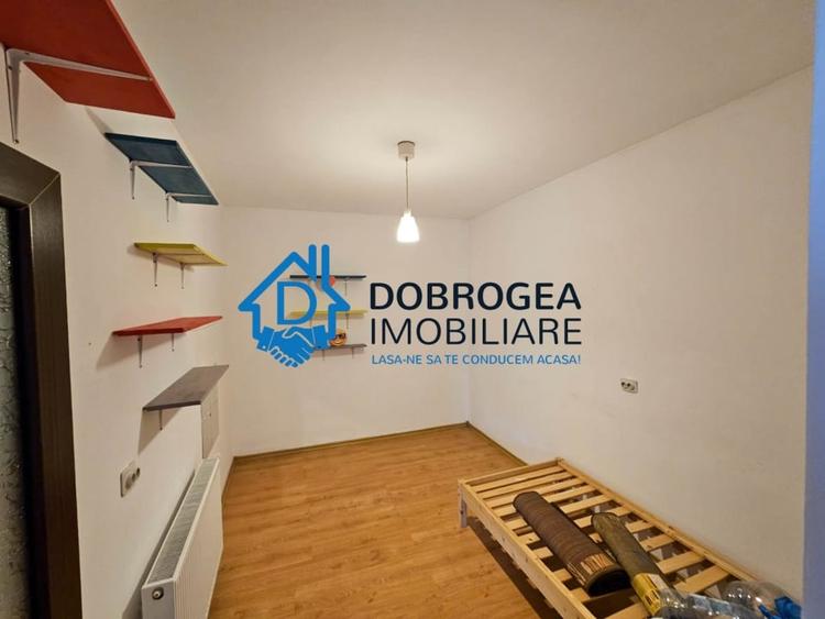 Casă individuală cu 6 camere cu Teren 231 Mp în Păcii