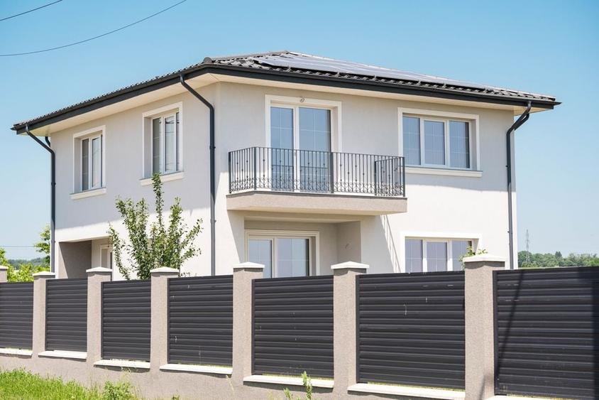 Casă cu 4 camere în Aroneanu
