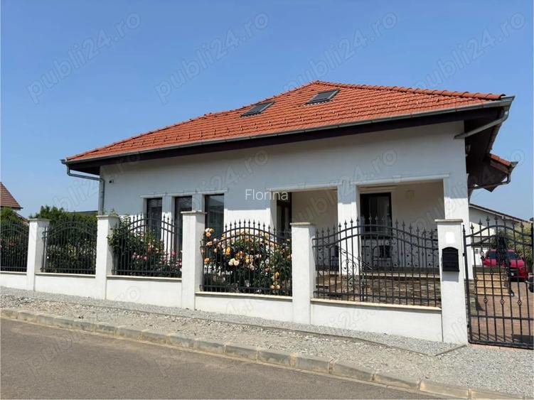 Vand casa P+M in Sanmartin + un teren de 542 m2