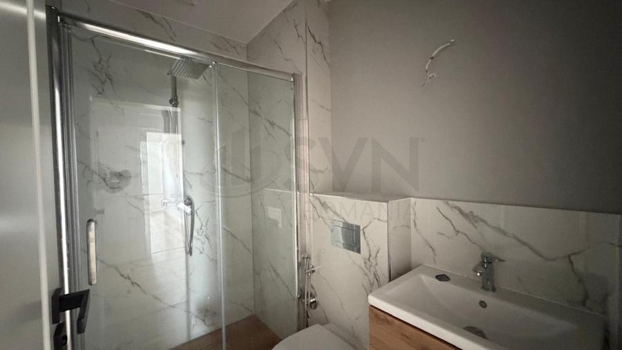 Apartament cu 3 camere decomandat în Sisești