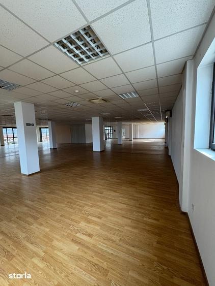 Spațiu comercial, de 600 mp, în Traian