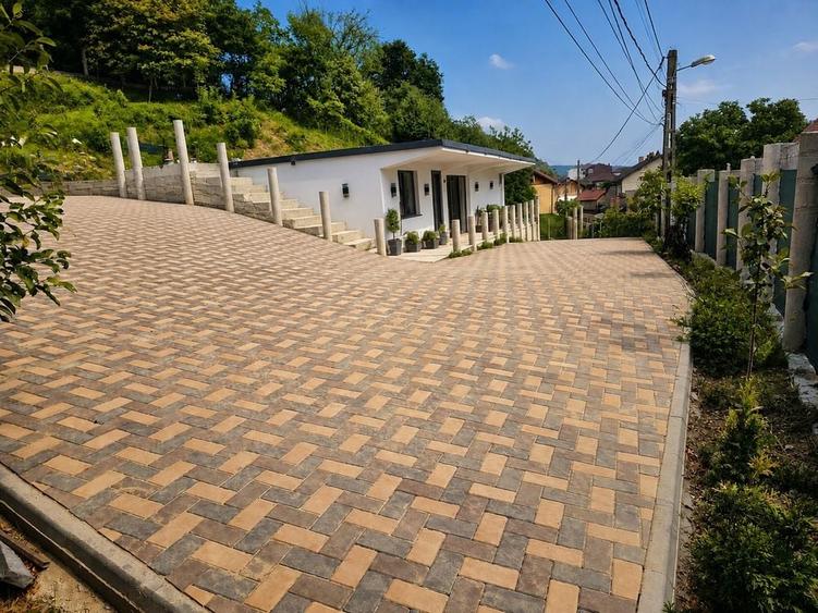 Casă cu 3 camere cu Teren 1100 Mp în Central