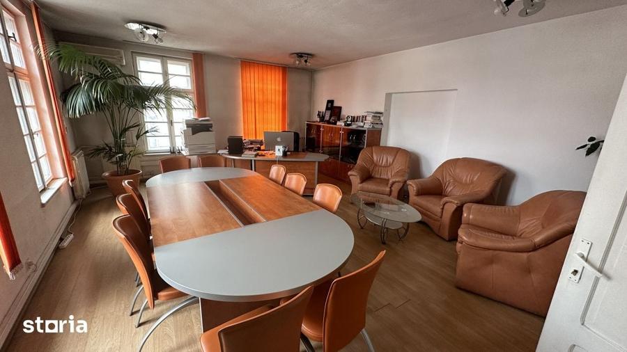 Apartament cu 7 camere în Central