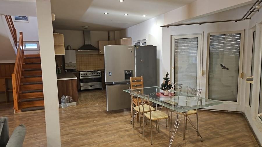 Casă cu 5 camere cu Teren 100 Mp în Corbeanca