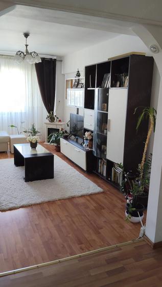 Apartament cu 4 camere decomandat în Unirii Sud