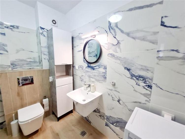 Apartament cu 2 camere decomandat în Tractorul