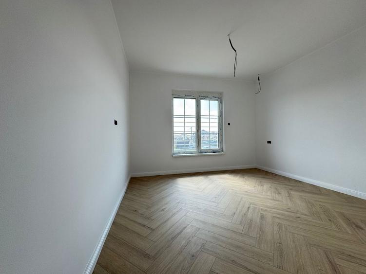 Duplex cu 5 camere cu Canalizare în Moșnița Nouă