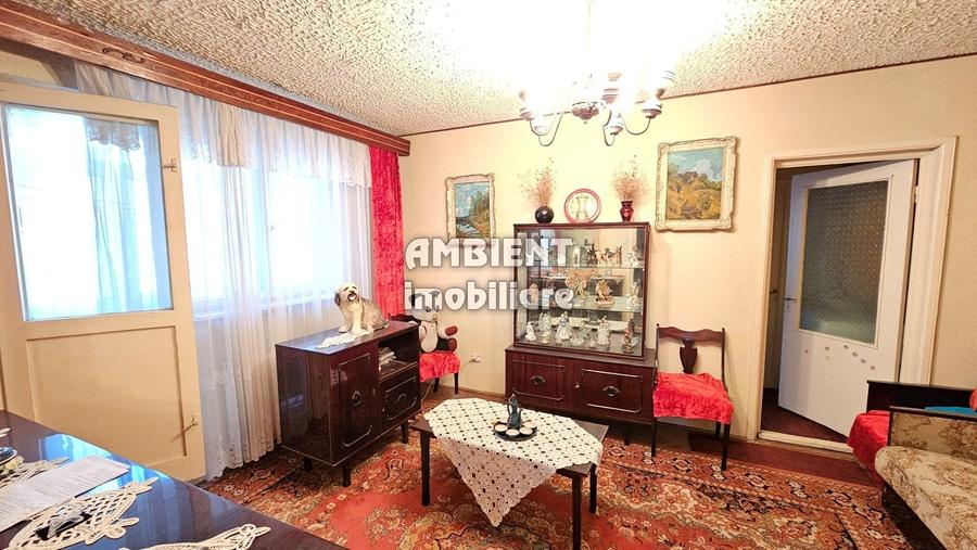 Apartament cu 3 camere semidecomandat în Nord