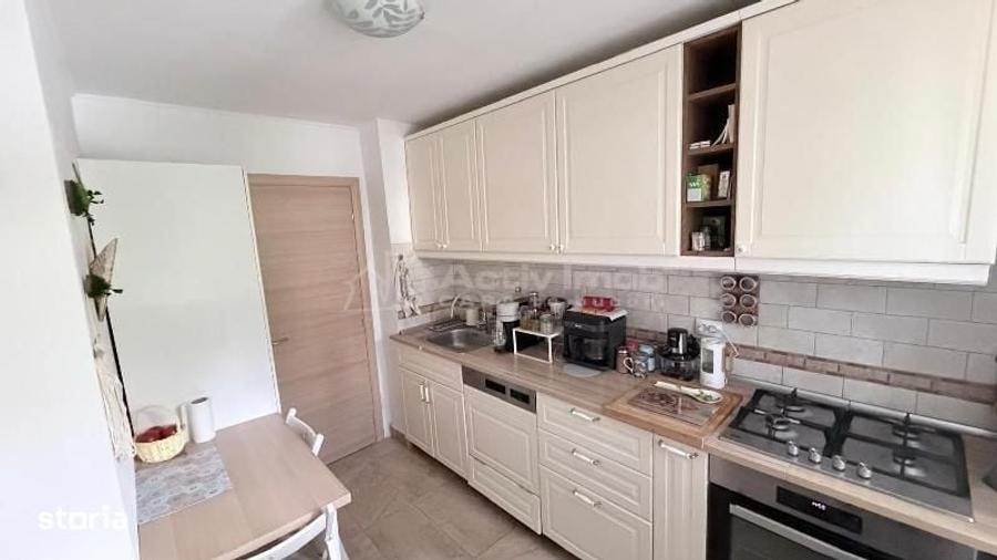 Apartament cu 4 camere decomandat în Drumul Taberei
