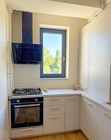 Apartament cu 2 camere decomandat, mobilat în Universitate
