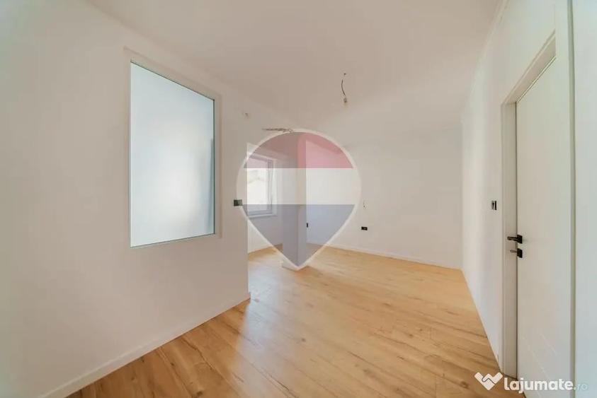 Casă cu 5 camere cu Teren 403 Mp în Central