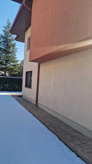 Casă cu 4 camere cu Teren 450 Mp în Central