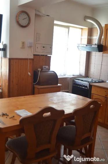 Apartament cu 2 camere decomandat în Telecabinei