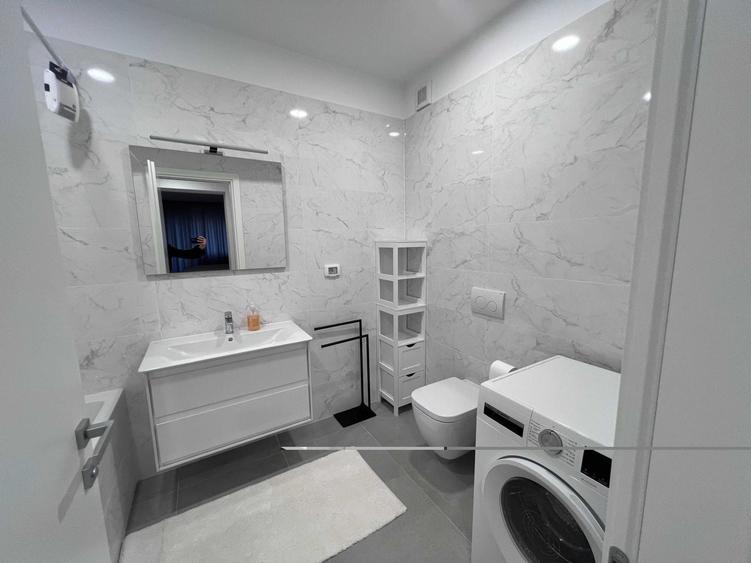 Apartament cu 3 camere semidecomandat în Pipera