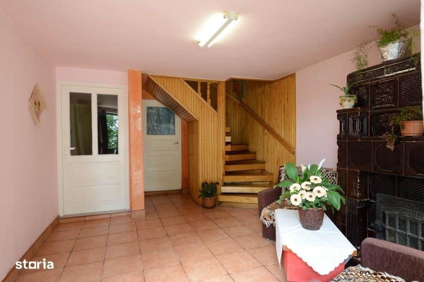 Casă cu 4 camere în Dâmbul Rotund