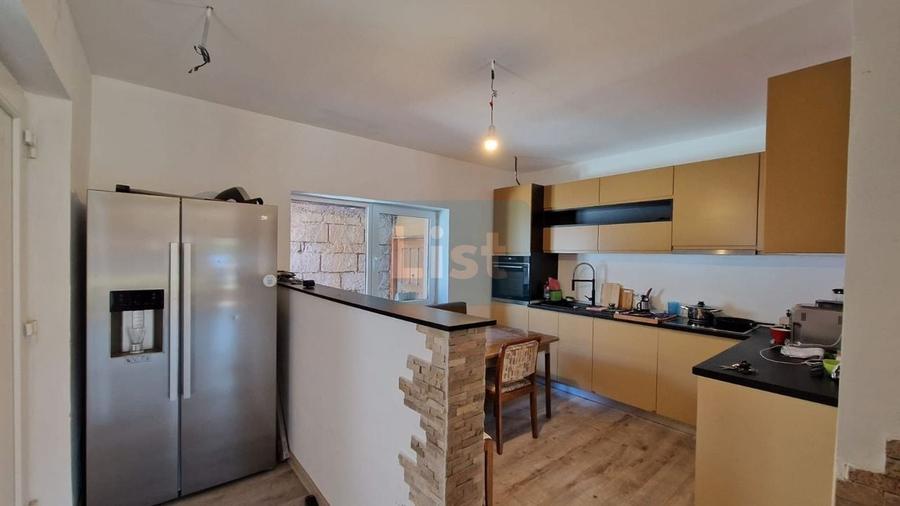 Casă cu 3 camere cu Teren 664 Mp în Mocira