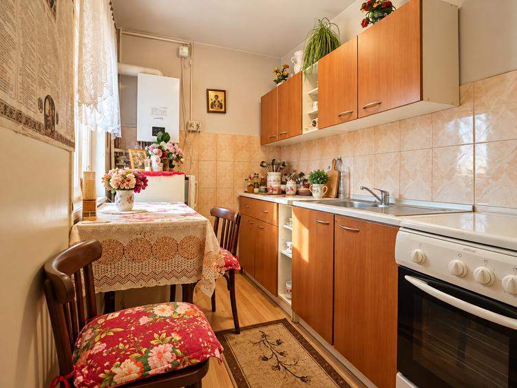 Garsonieră decomandată în Soarelui