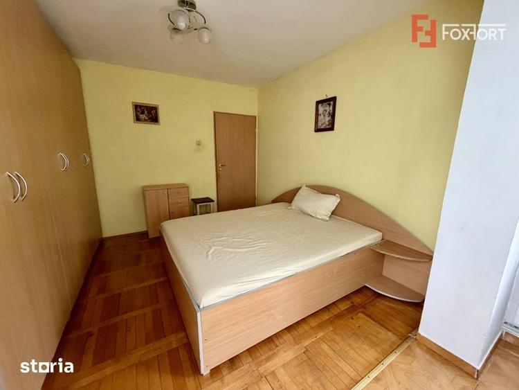 Apartament cu 3 camere decomandat, mobilat în Aradului