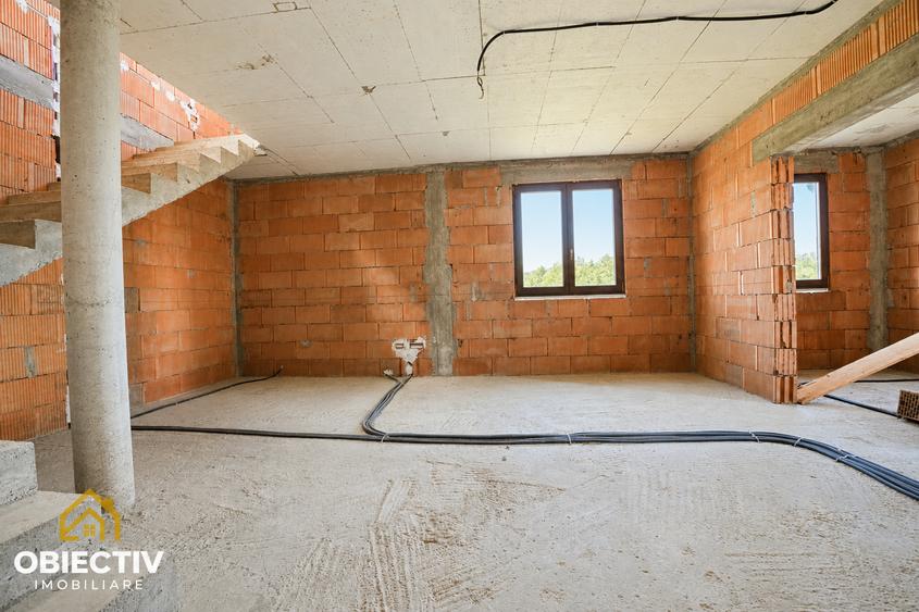 Casă individuală cu 4 camere cu Teren 1078 Mp în Borlești