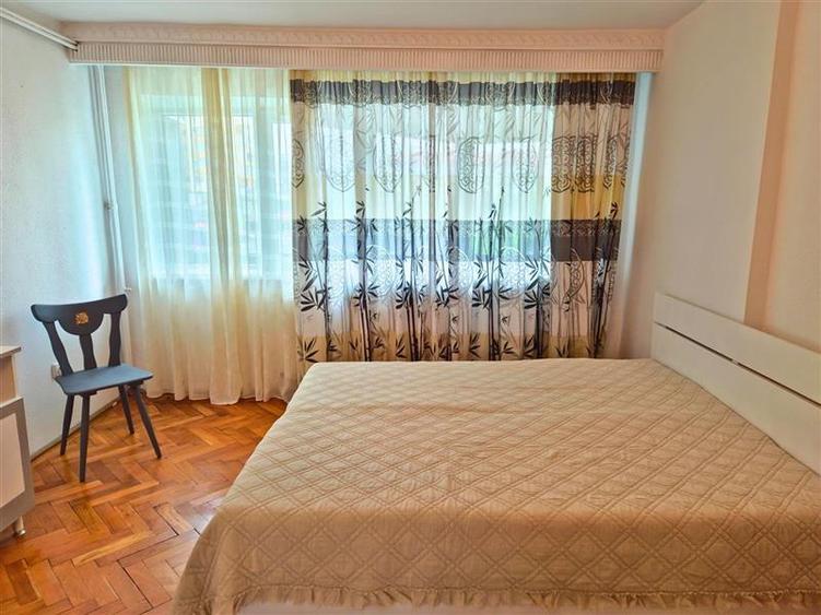 Apartament cu 3 camere decomandat în 1 Mai