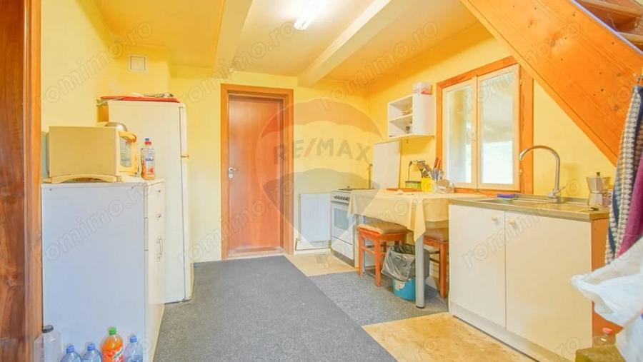 Casă cu Teren 8100 Mp în Ucea